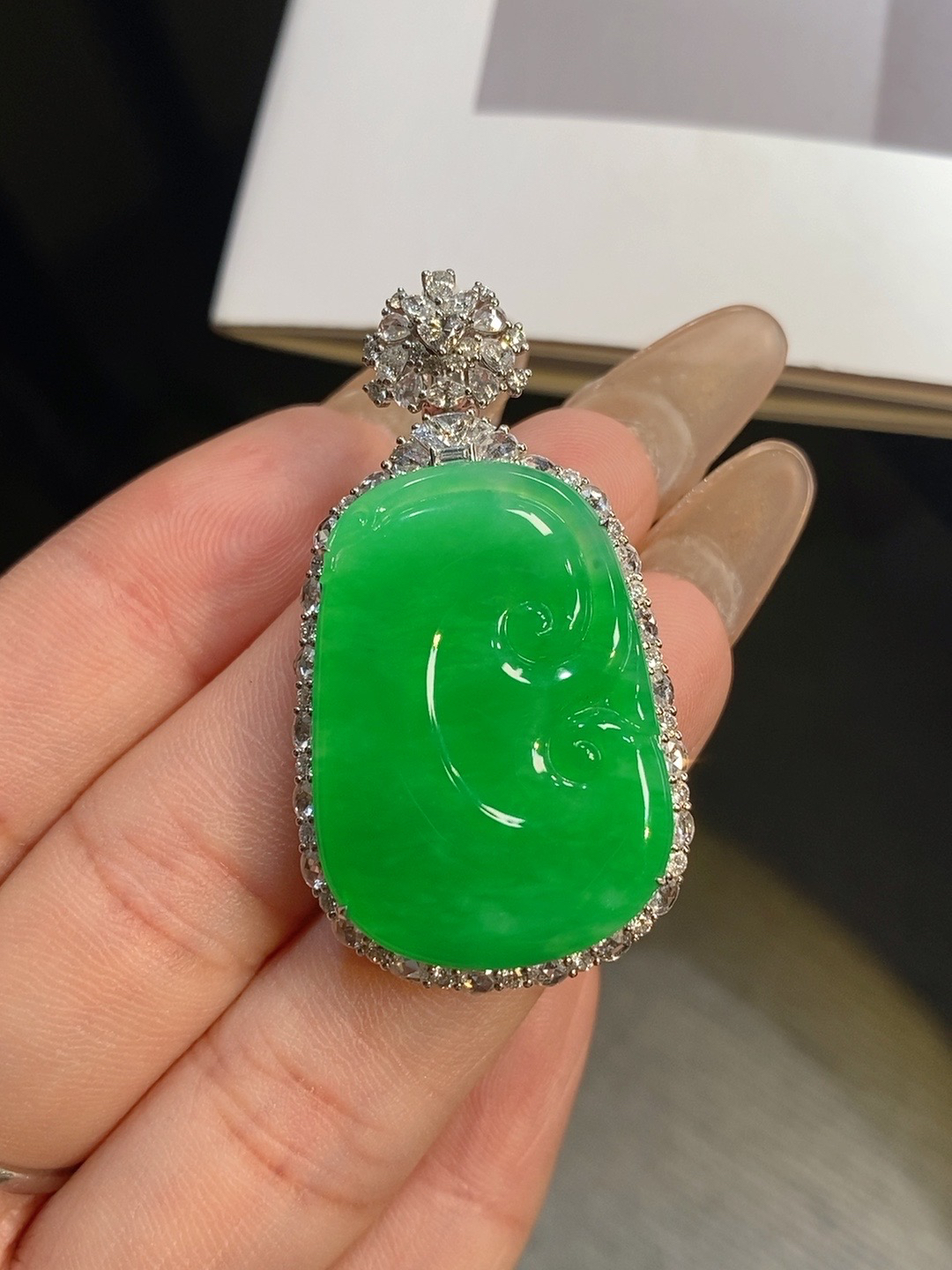 【伊玥珠宝】天然缅甸翡翠A货 阳绿如意吊坠