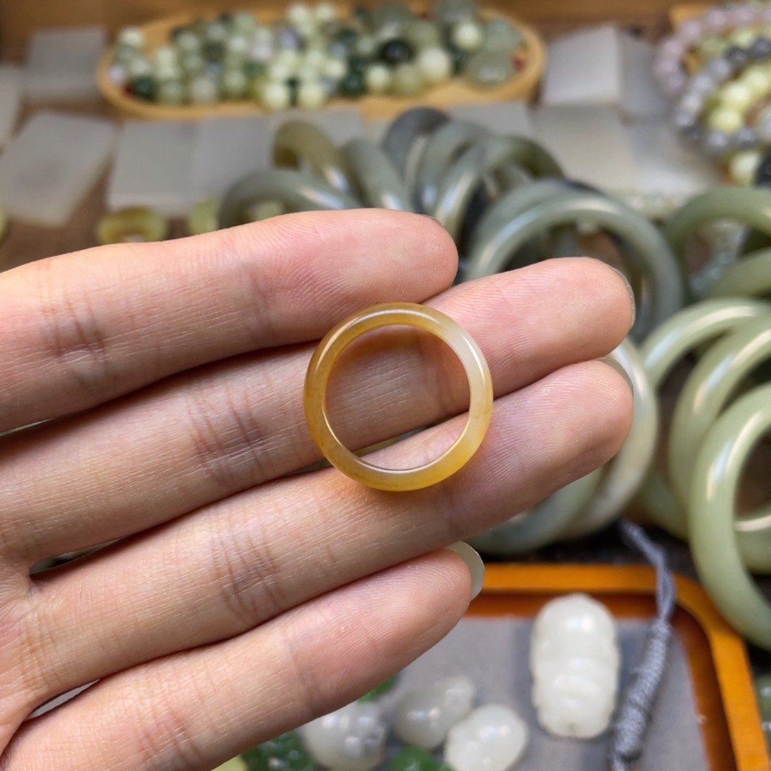 和田玉（糖玉）戒指未镶嵌卡18