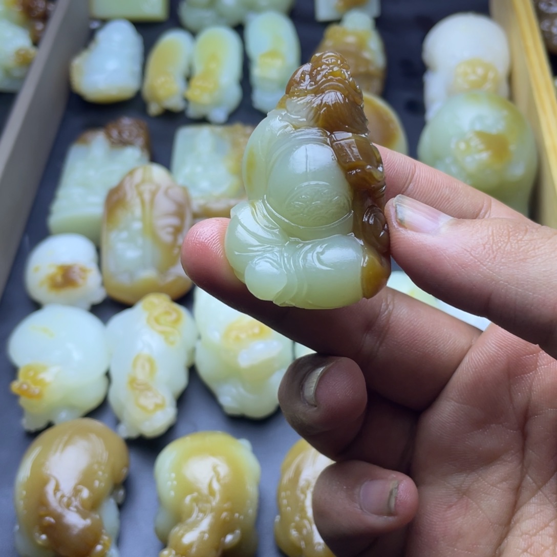 和田玉（糖玉）未镶嵌颈饰