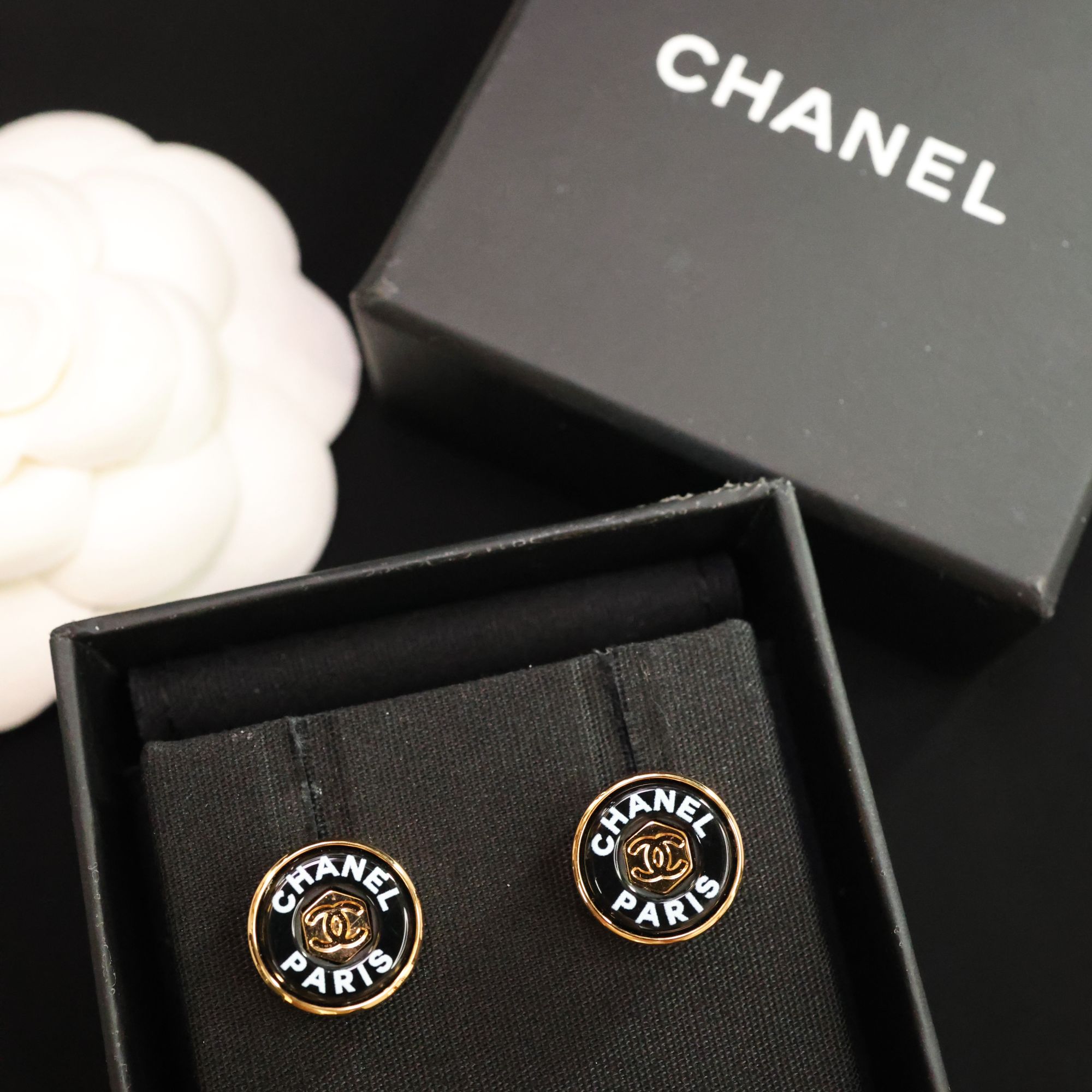 未使用 Chanel/香奈儿 24c黑金字母圆形纽扣耳钉 06204