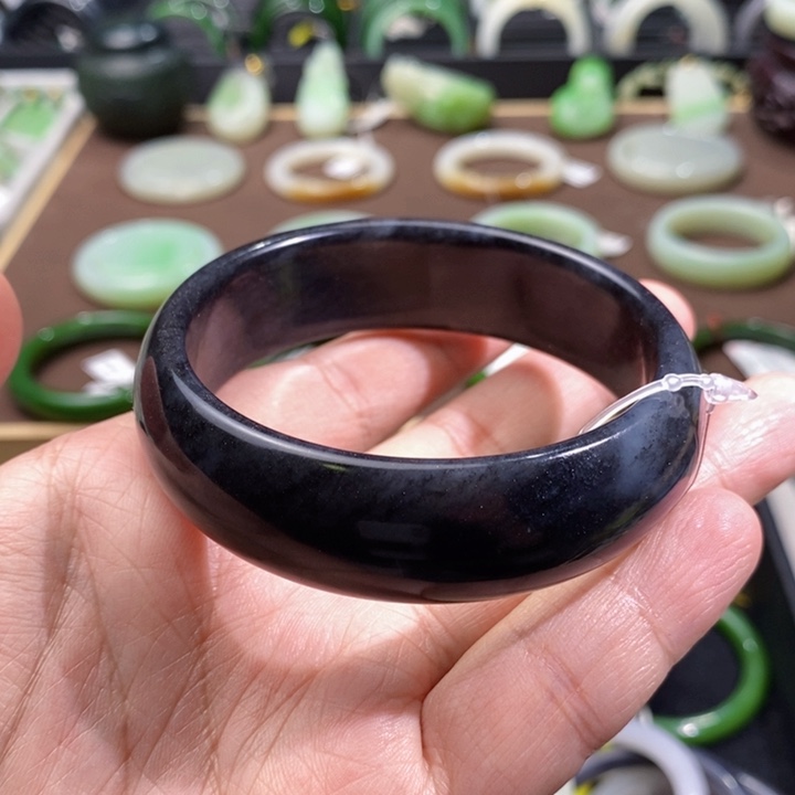 和田玉新疆墨玉河墨玉轮胎镯61.8圈口77.5未镶嵌