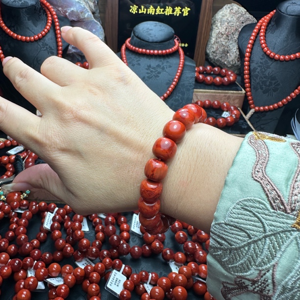 传家级 川料全品原矿天然南红玛瑙牛血红火焰纹满肉手串老型单圈