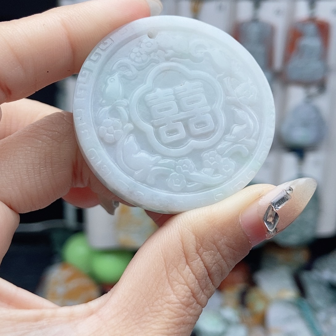 翡翠颈饰未镶嵌翡翠