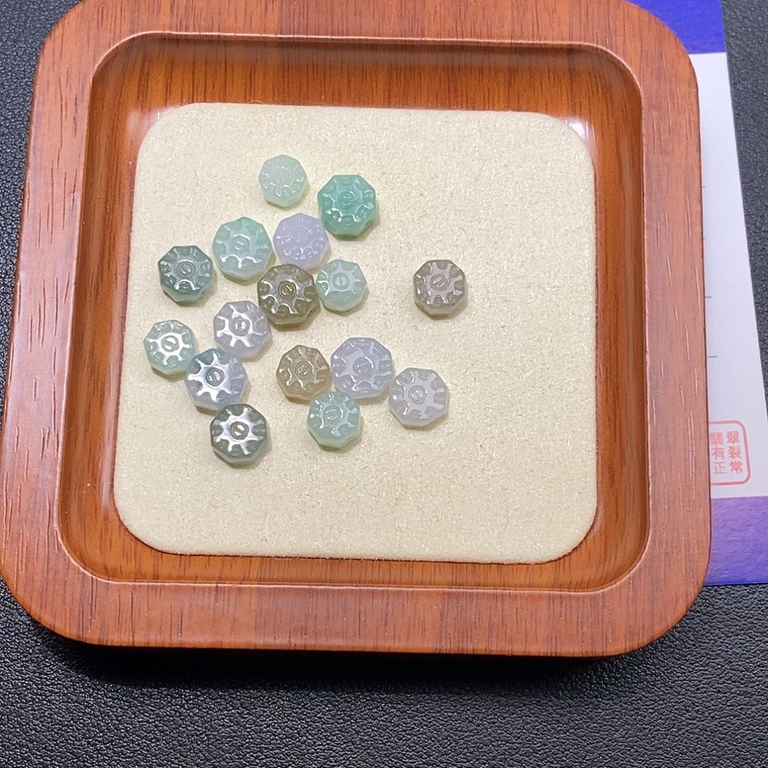 起***户翡翠未镶嵌颈饰0000000