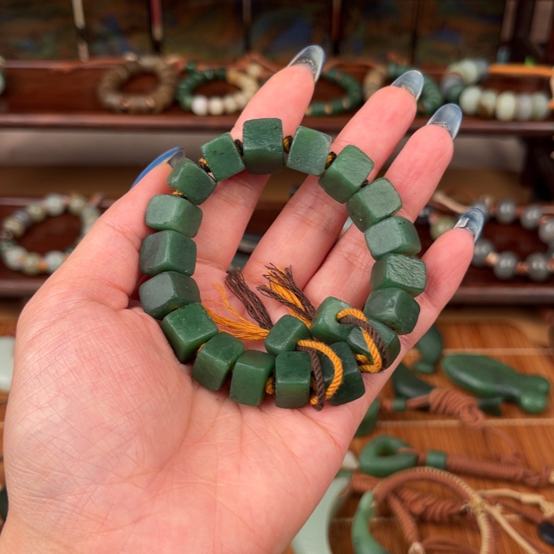 喜***肉和田玉（糖玉）未镶嵌颈饰