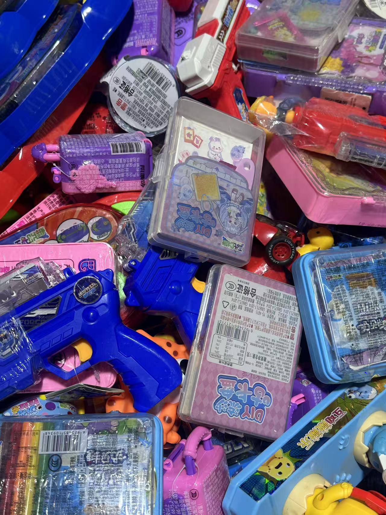 库存糖果玩具 落灰划痕 盒损 不包电糖果不吃 介意勿拍 无售后 