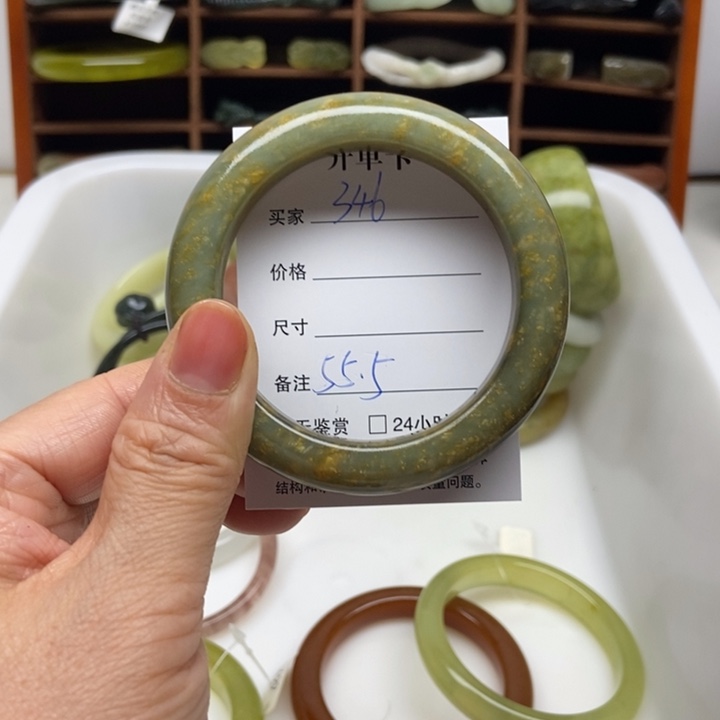 蛇纹石玉未镶嵌手镯