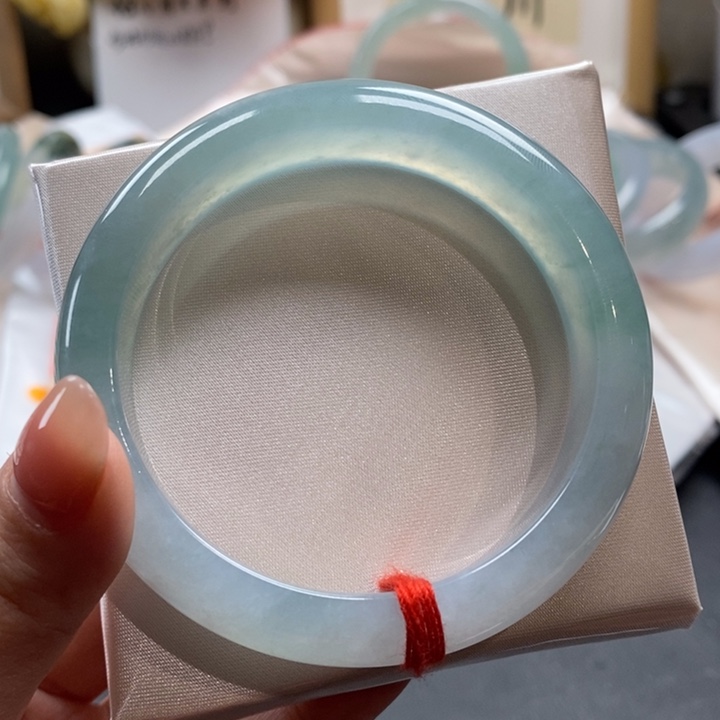 【闪购商品】翡翠手镯未镶嵌安**静第二笔