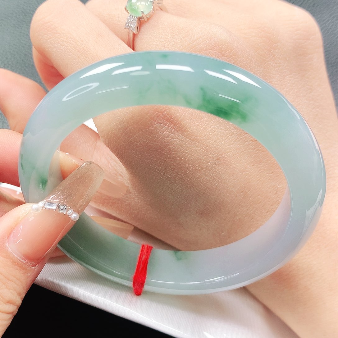 翡翠手镯未镶嵌58圈