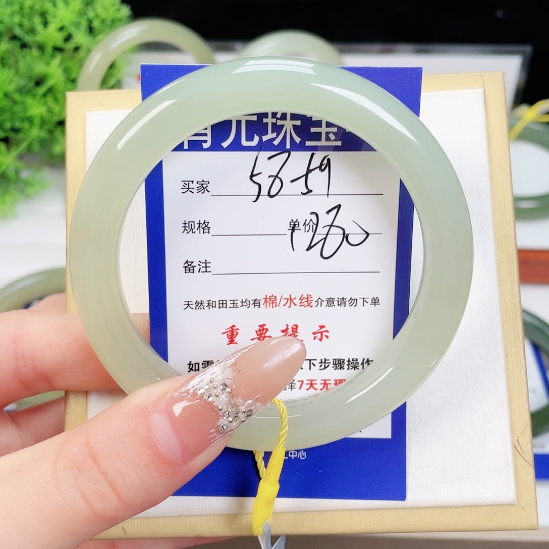 和田玉手镯未镶嵌