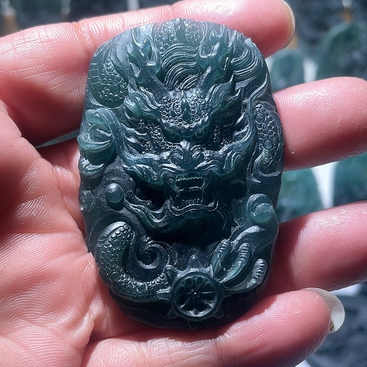 定制翡翠未镶嵌龙