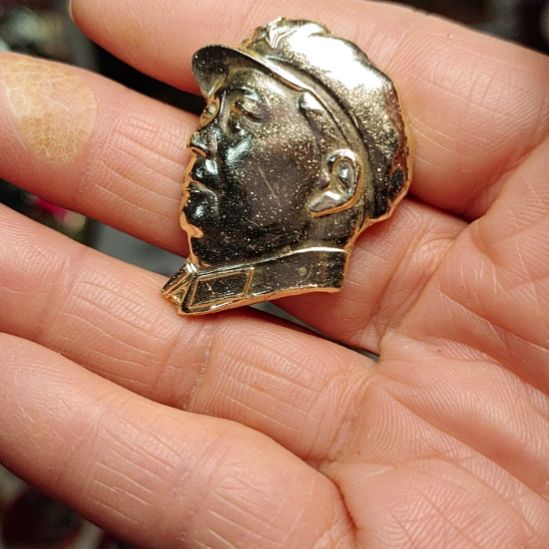 大***魏其他普通金属爷爷纪念章爷爷纪念