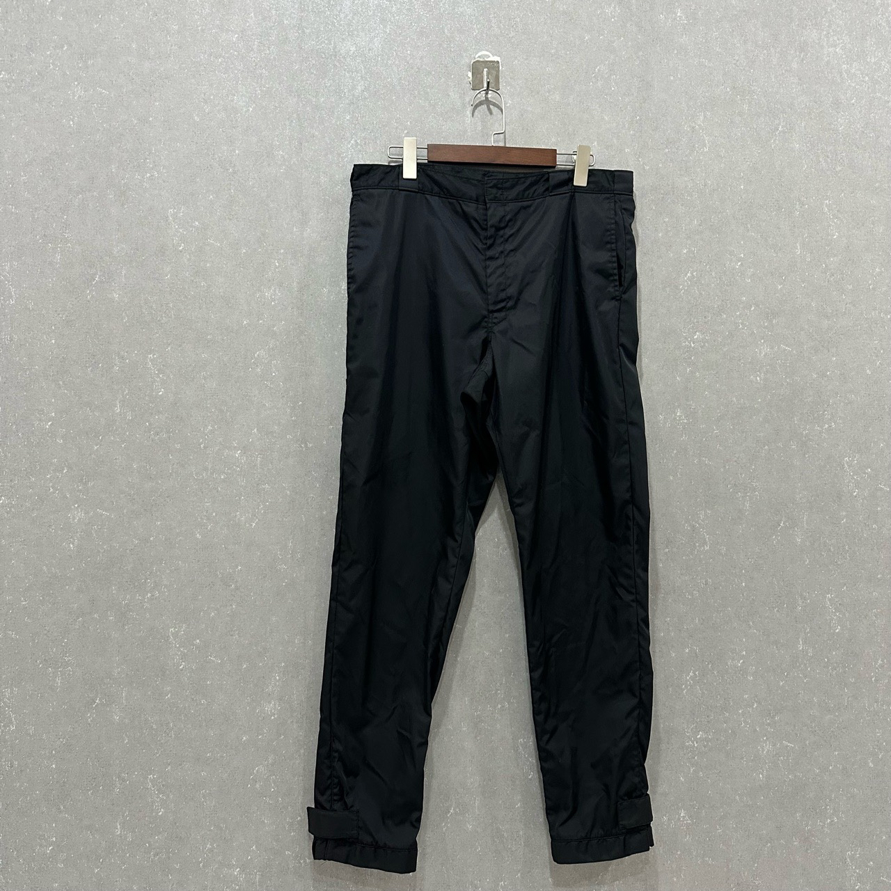 99新 Prada/普拉达 纯色微标尼龙直筒休闲裤 50码/SL003563