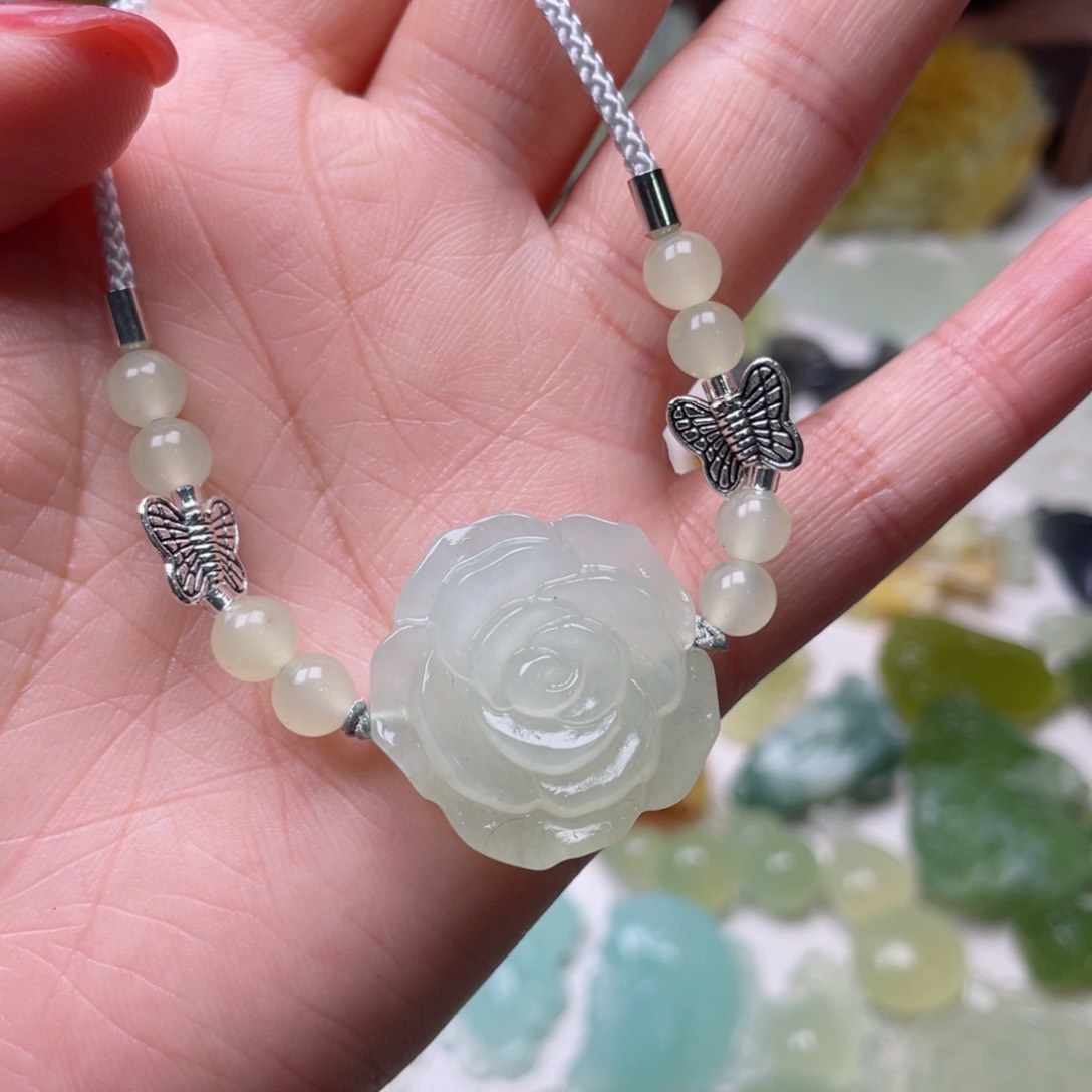 蛇纹石玉颈饰未镶嵌