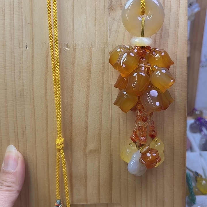 旺***神汽车挂件福利款，黄色平安扣铃兰花