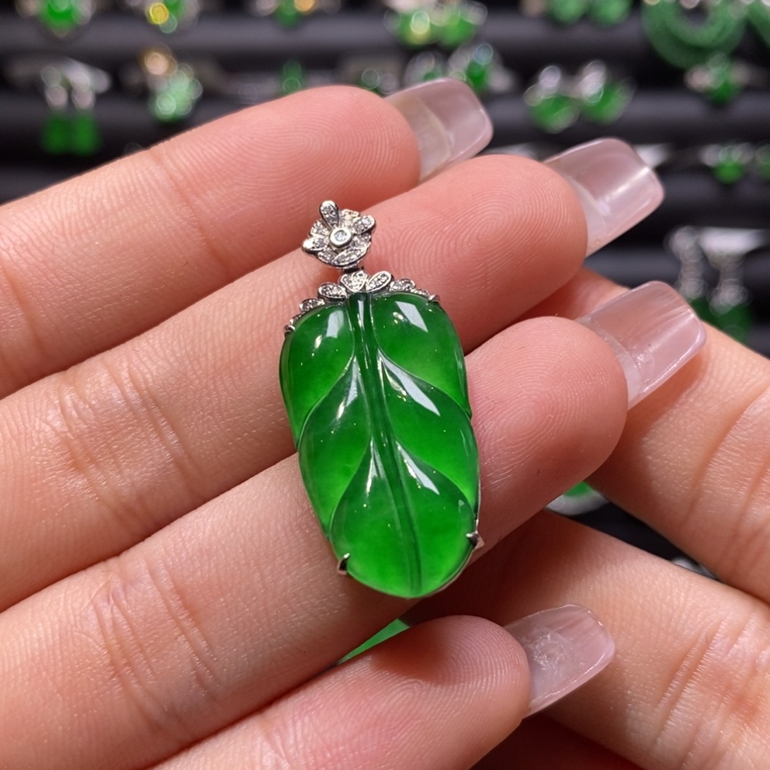 翡翠颈饰18K金镶嵌天然翡翠