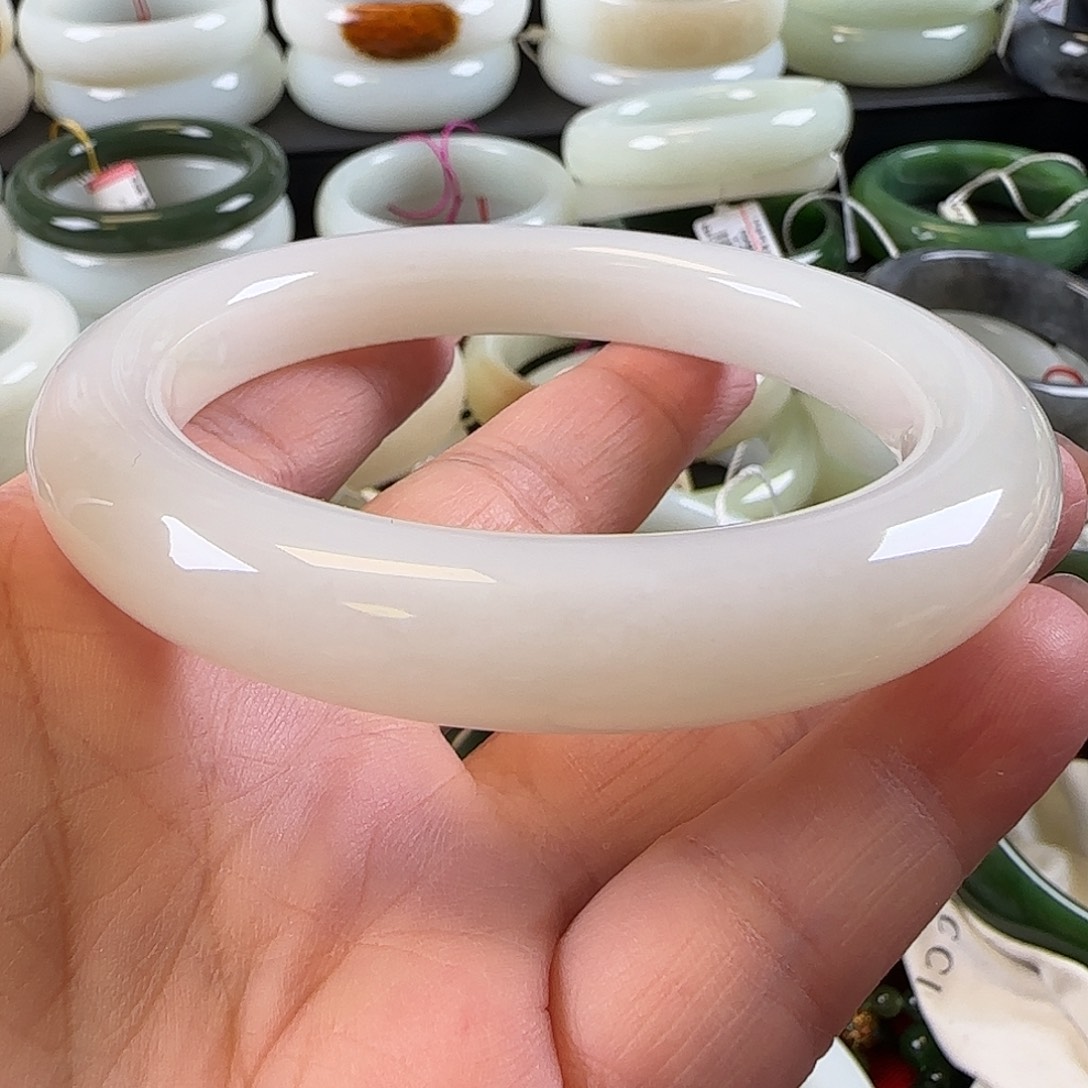 和田玉未镶嵌手镯