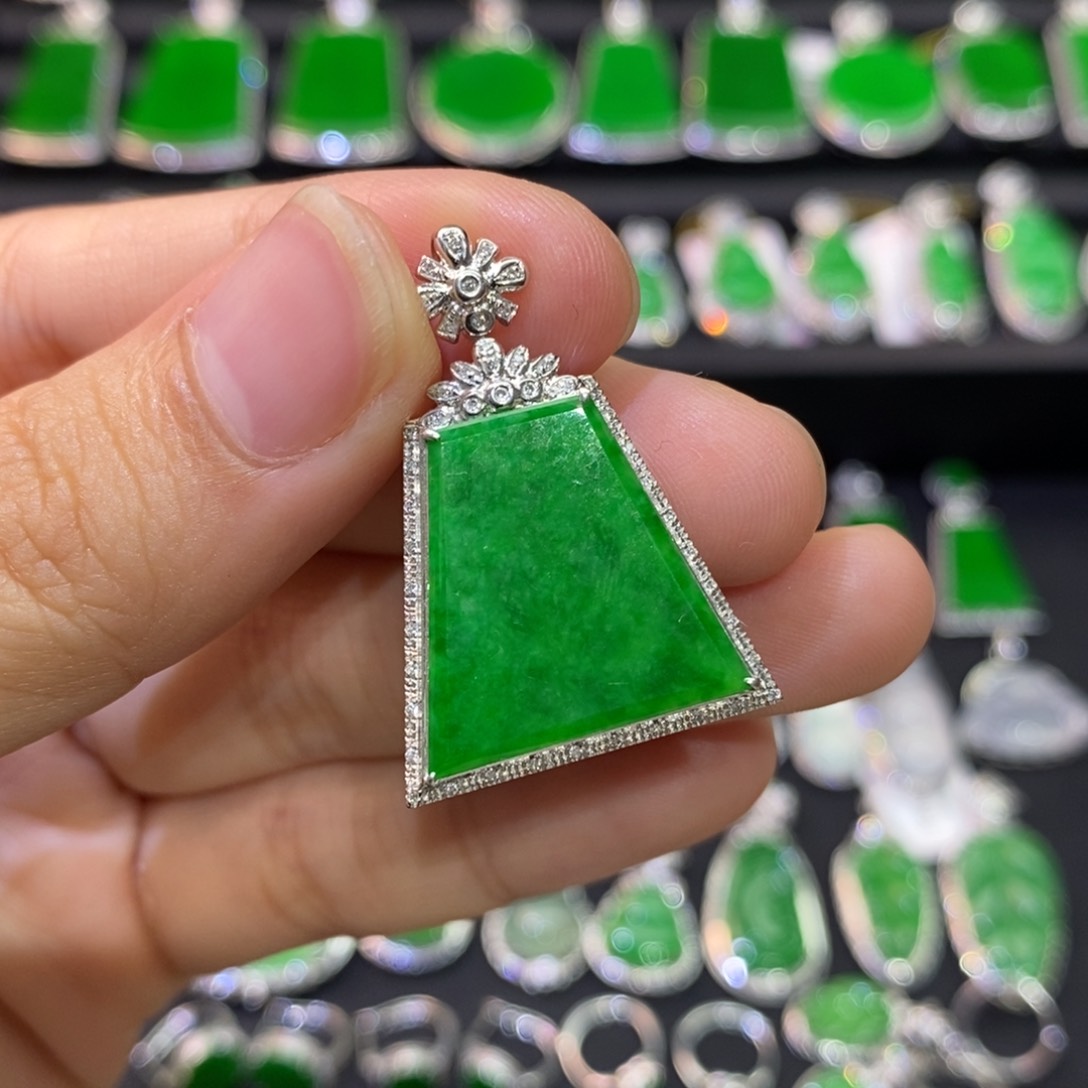 翡翠18K金镶嵌吊坠(不含链)