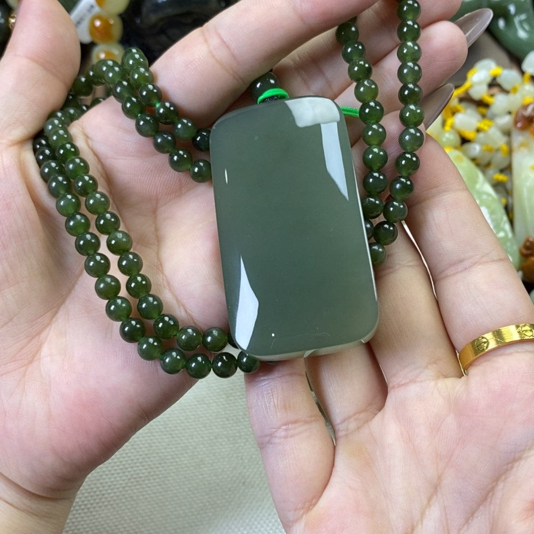 未镶嵌透闪石质玉挂件大**狼