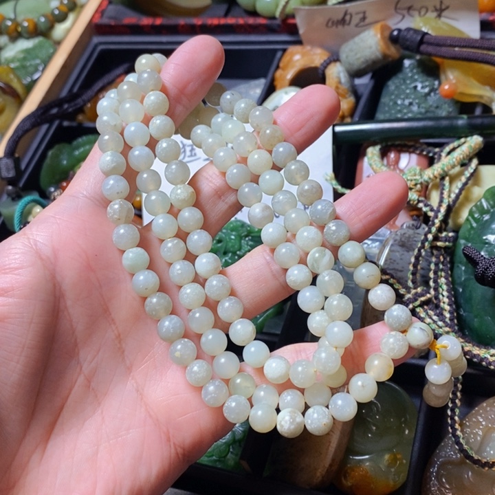 蛇纹石玉颈饰未镶嵌