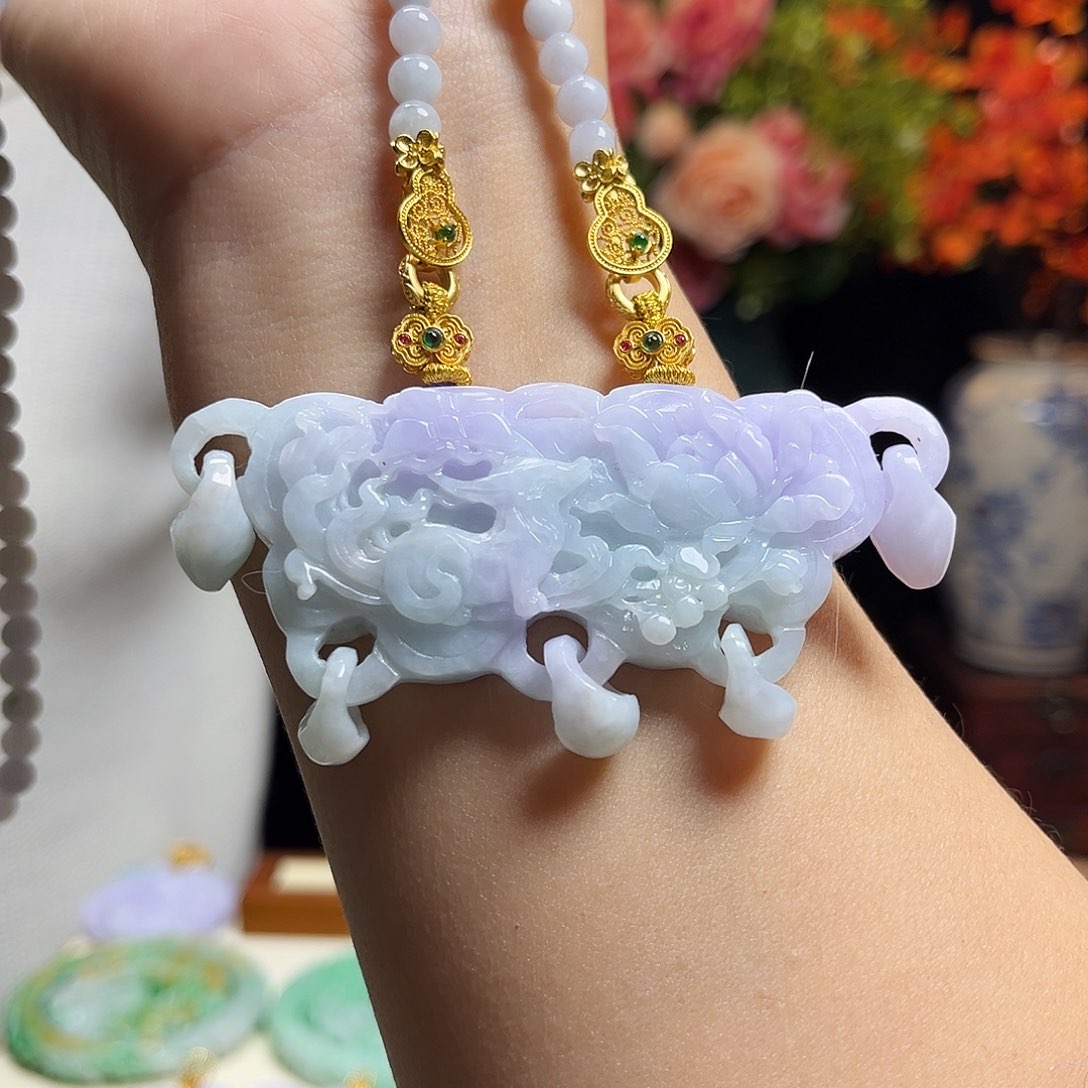 翡翠颈饰未镶嵌九尾