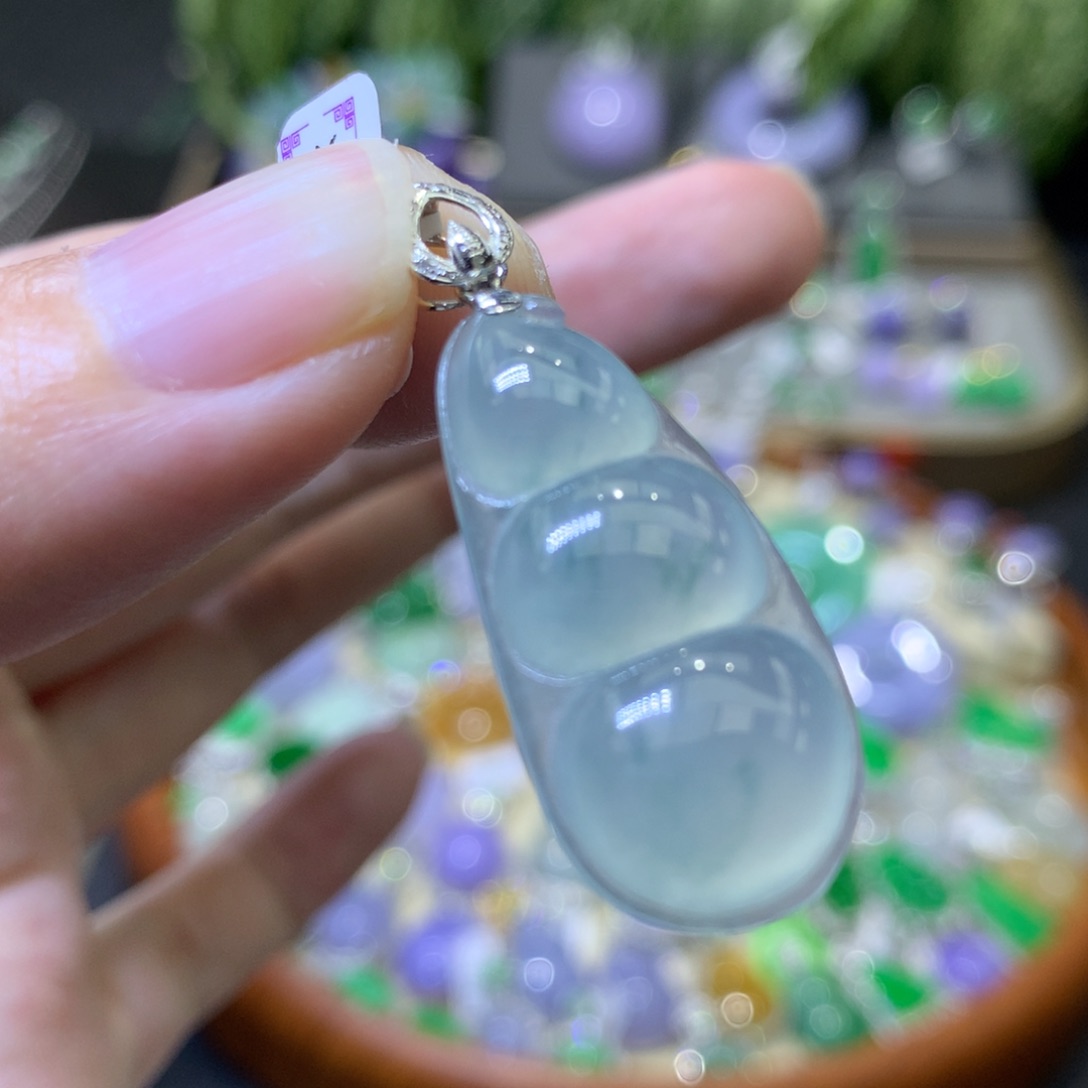 颈饰18K金镶嵌翡翠