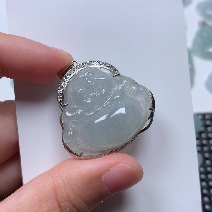 翡翠未镶嵌颈饰佛公