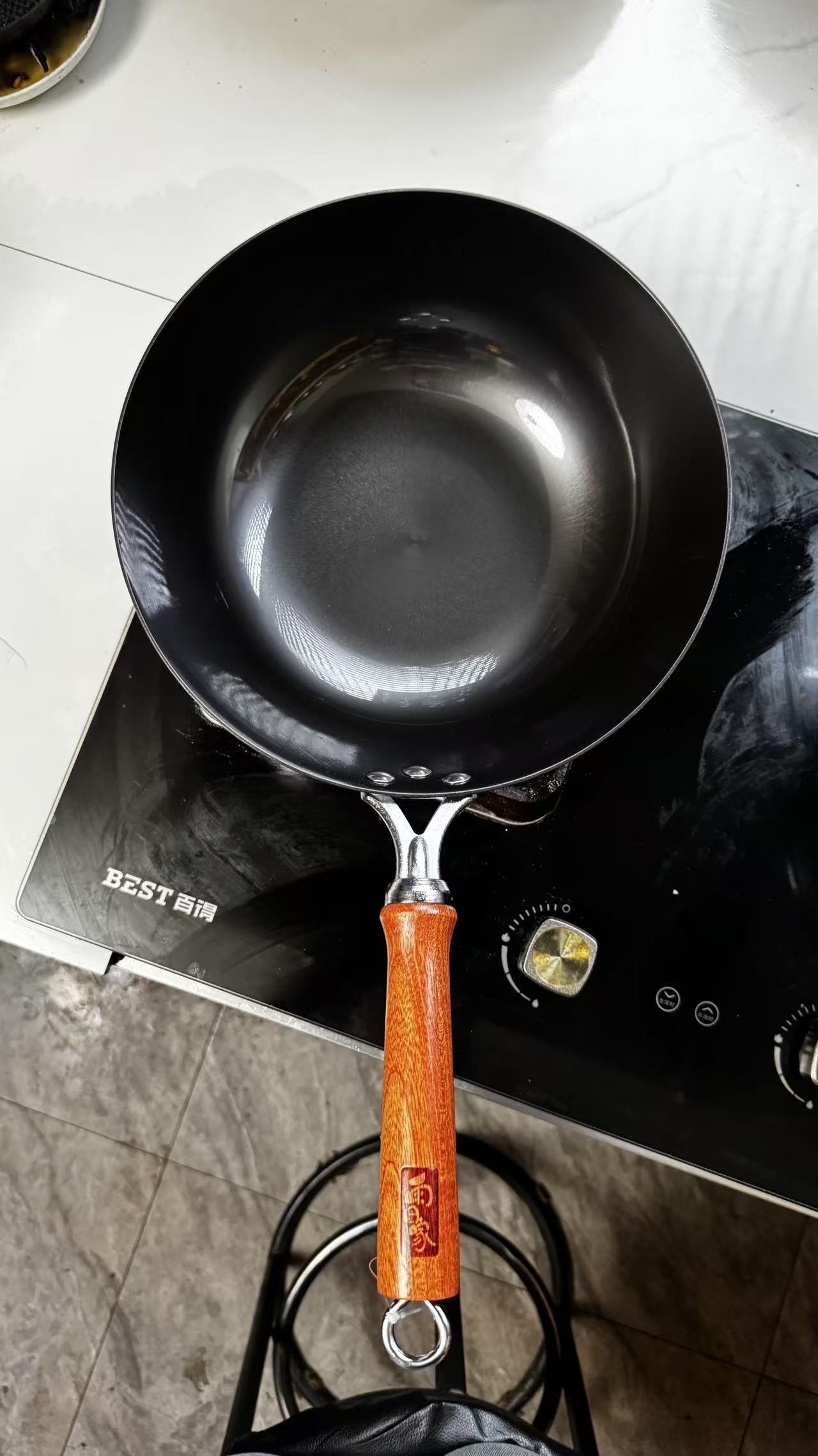 华邦雨田家高端无涂层铸铁平底加深炒锅明火电磁炉通用