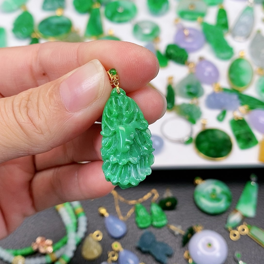 翡翠吊坠(不含链)18K金镶嵌