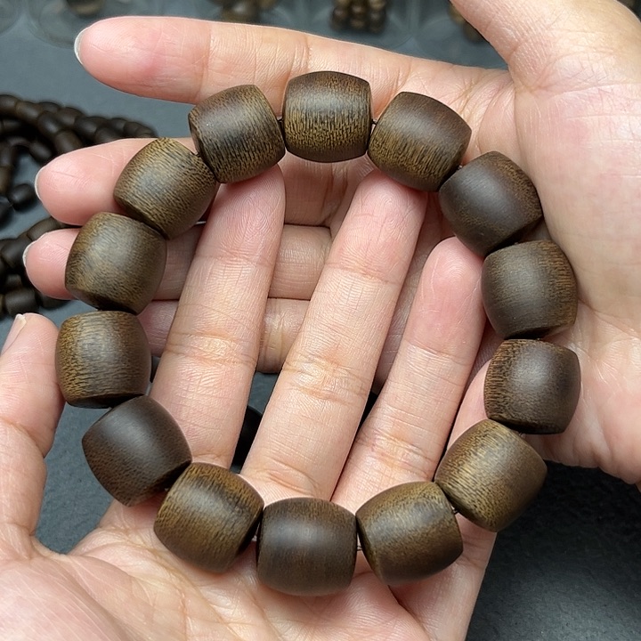 沉香手串白棋玉化