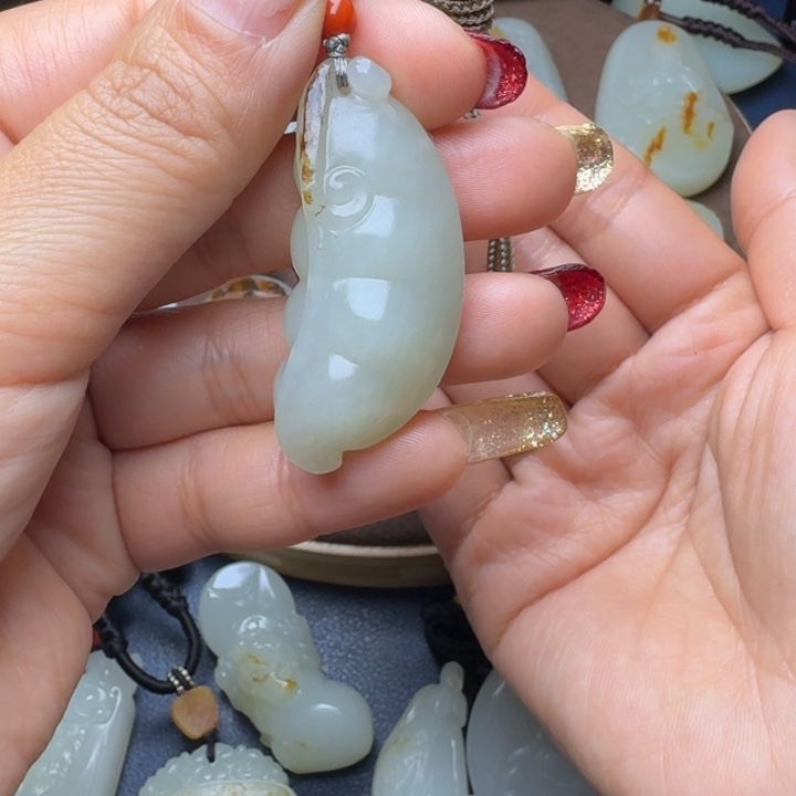 和田玉颈饰未镶嵌