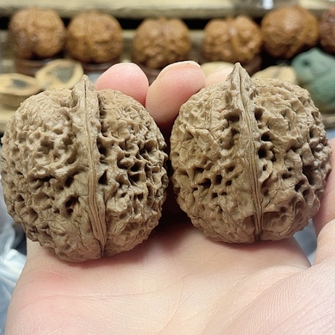 文玩核桃把件铁将军带彩45