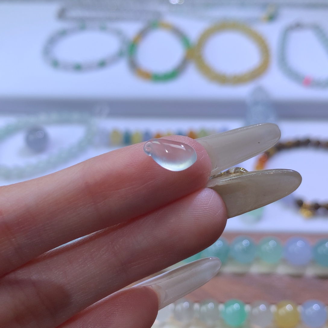 翡翠未镶嵌颈饰瓜瓜