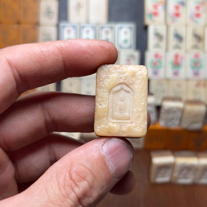 老***哥实心竹雕刻手把件