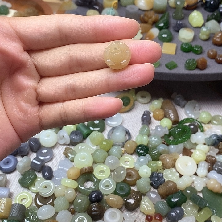 未镶嵌和田玉挂件莲花