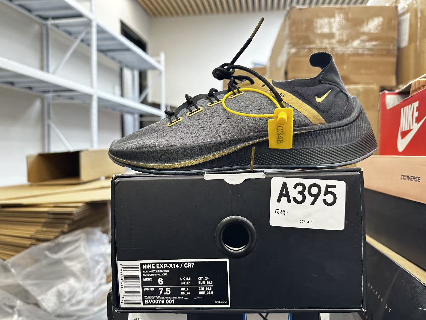 Nike  黑金 全新原盒 38.5码  11月21 bai  A395