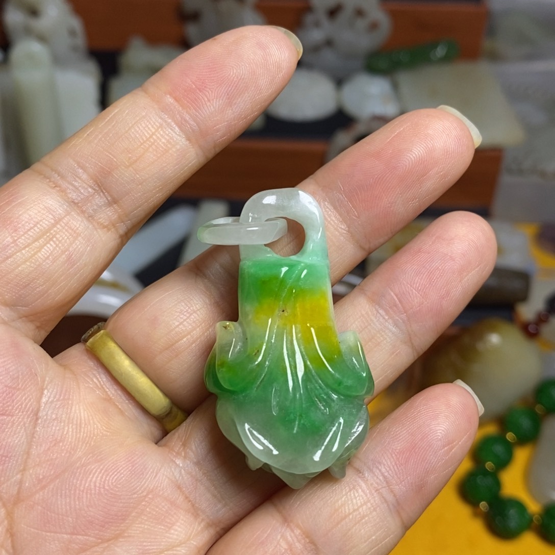 颈饰未镶嵌和田玉（糖玉）