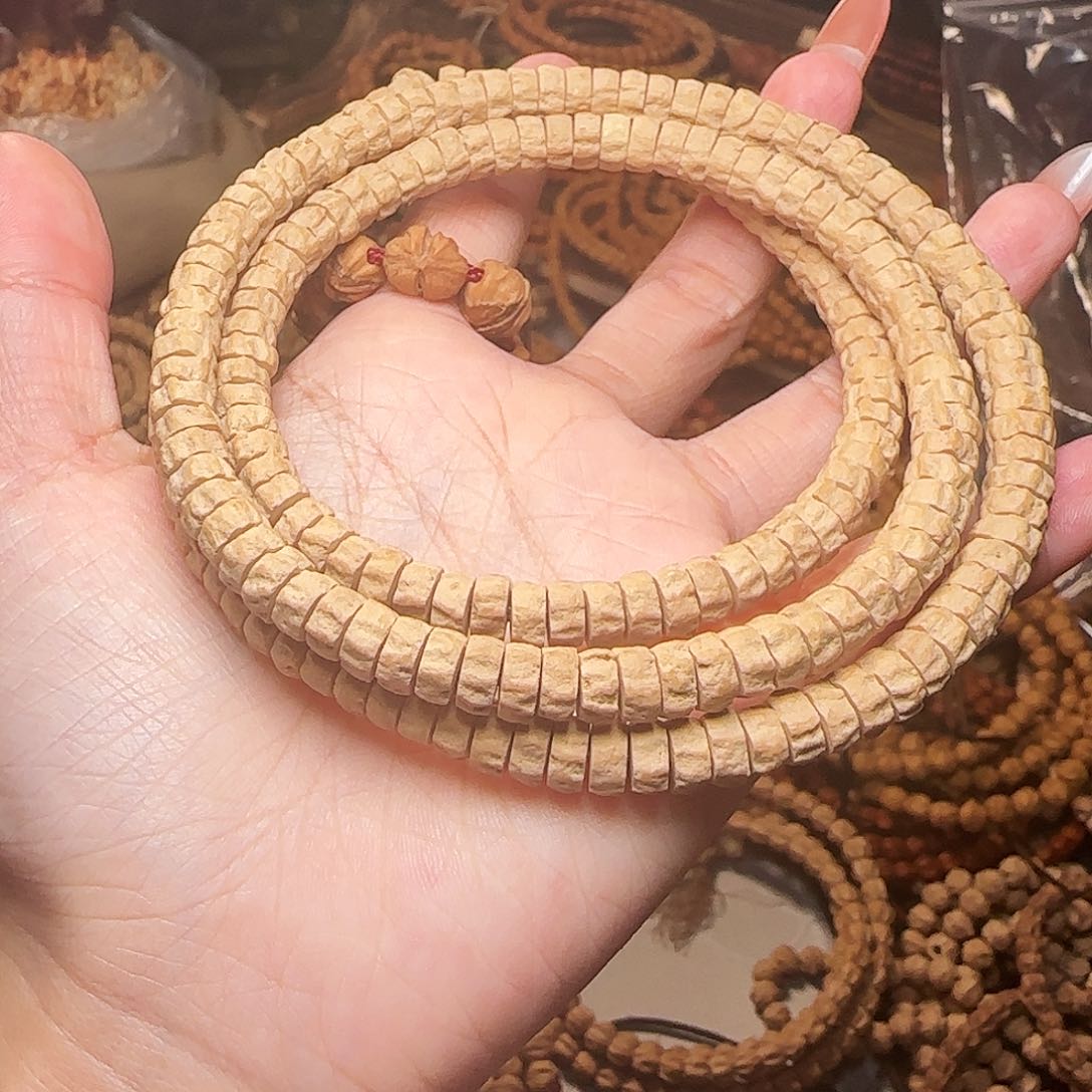 柏香籽/百香籽吊坠指**?