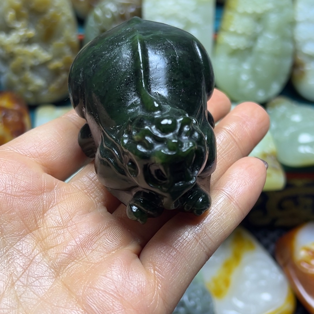 和田玉未镶嵌把件