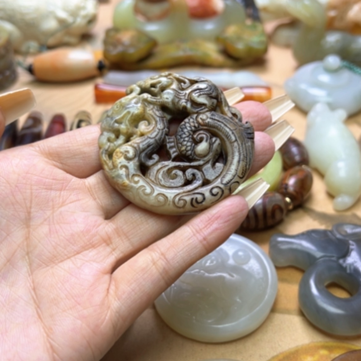 【闪购商品】蛇纹石玉颈饰未镶嵌