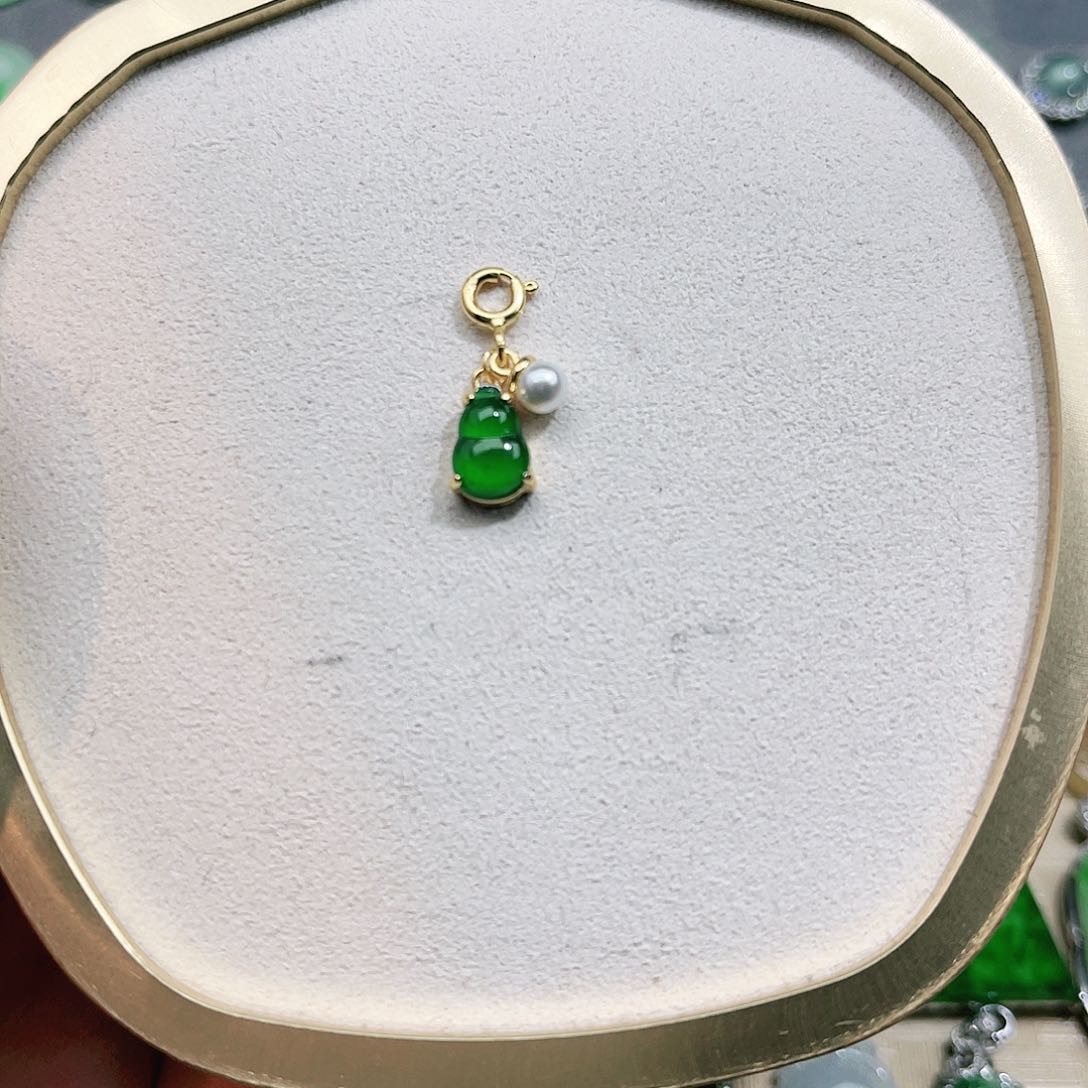 翡翠颈饰未镶嵌裸石