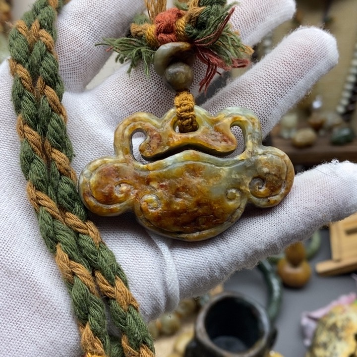 岫岩河磨玉（透闪石质玉）挂件未镶嵌非*?