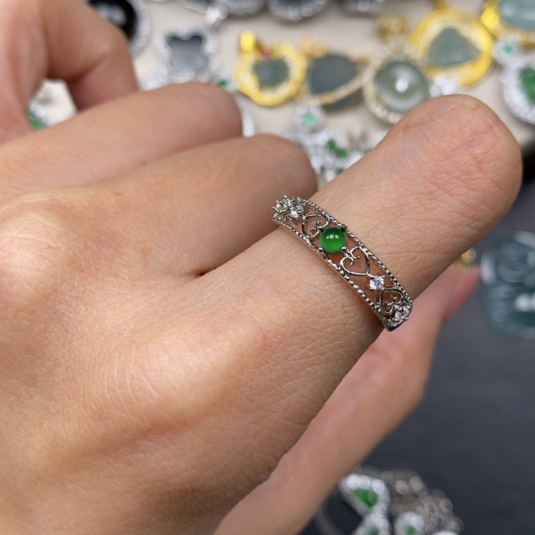 翡翠颈饰未镶嵌翡翠