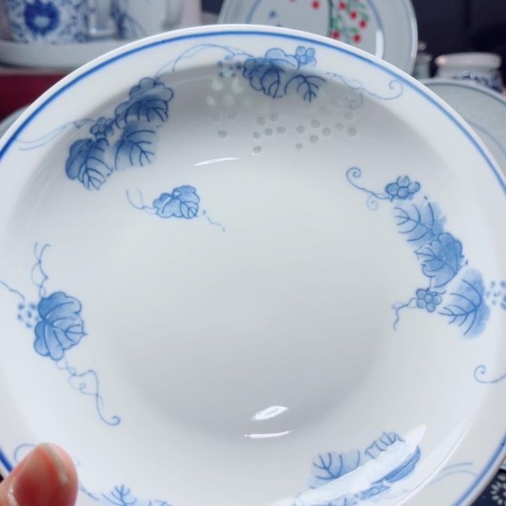 青花玲珑7寸窝盘葡萄