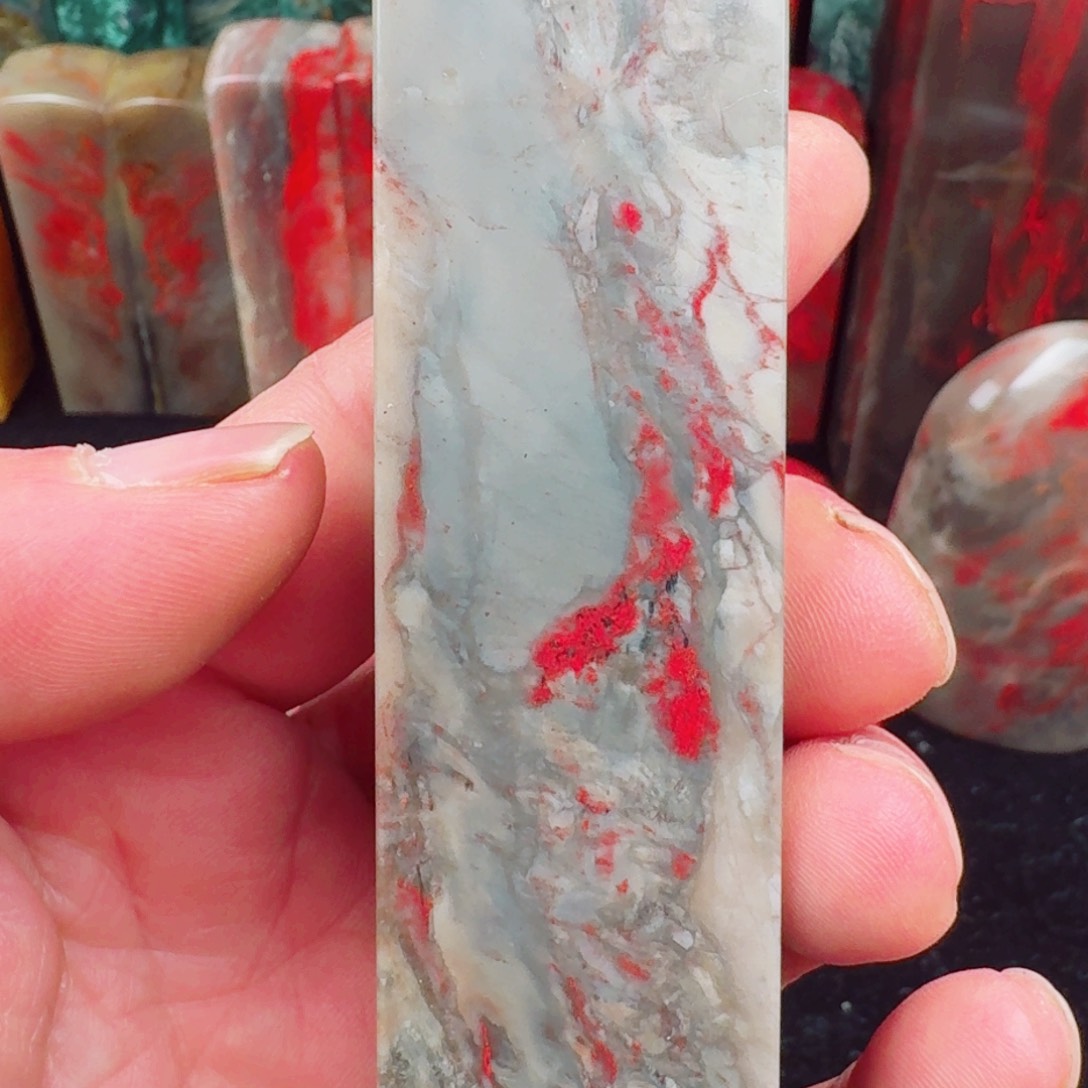 昌化鸡血石牛角冻