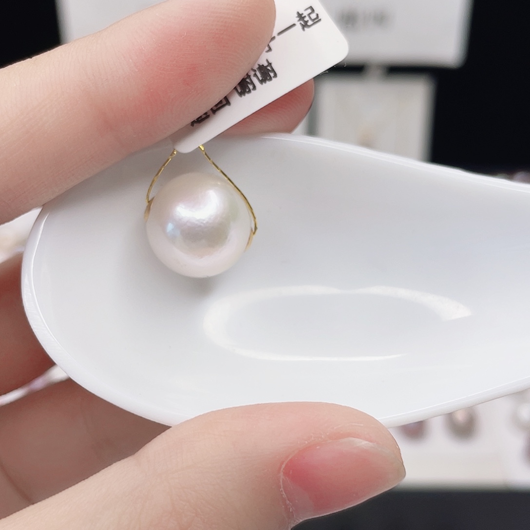 淡水珍珠吊坠(赠链)18K金镶嵌