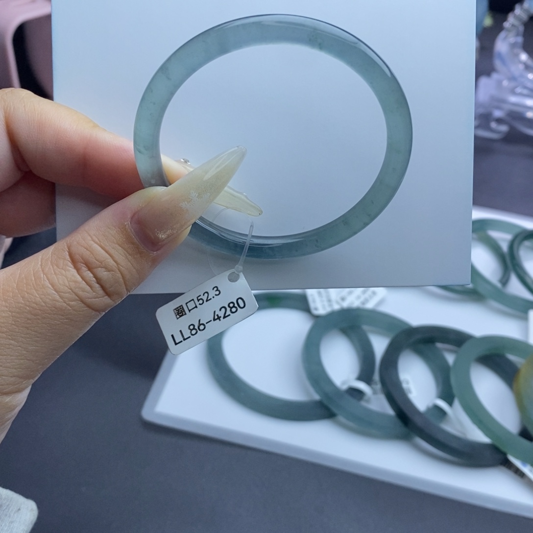 定制翡翠未镶嵌手镯冰天空蓝