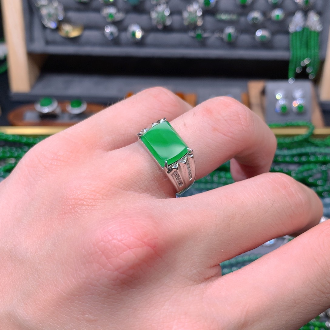 翡翠戒指未镶嵌天然