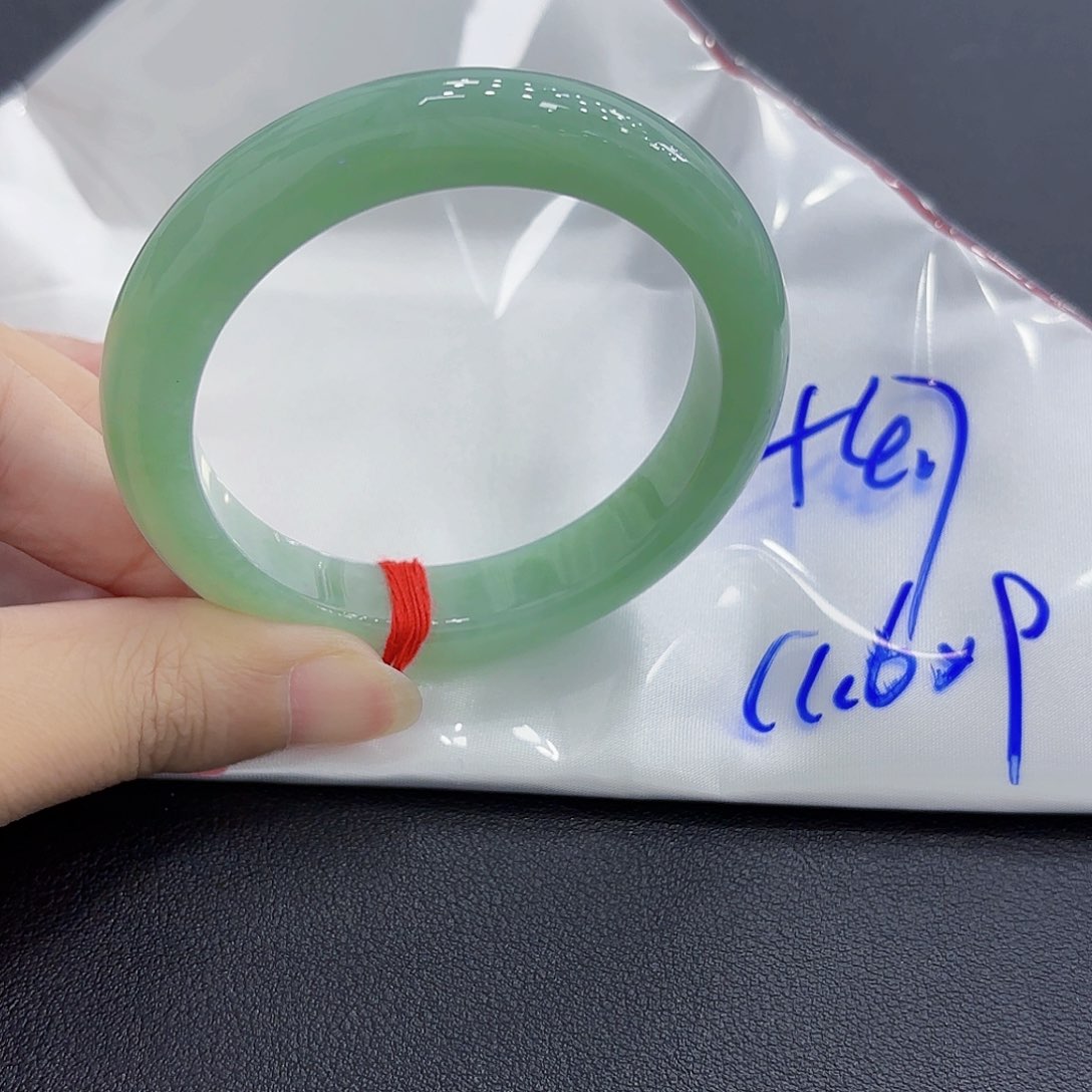 翡翠手镯未镶嵌手镯