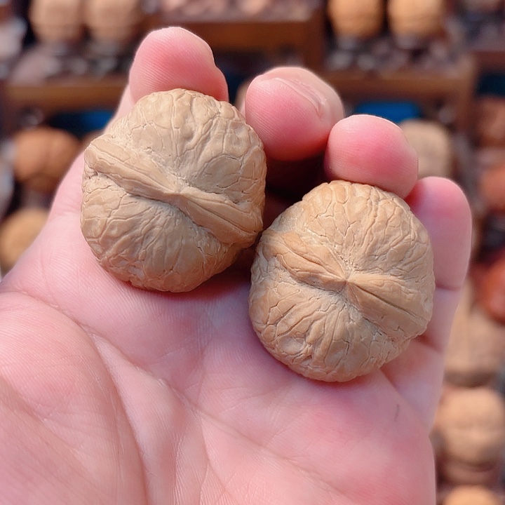 文玩核桃把件金丹绣球